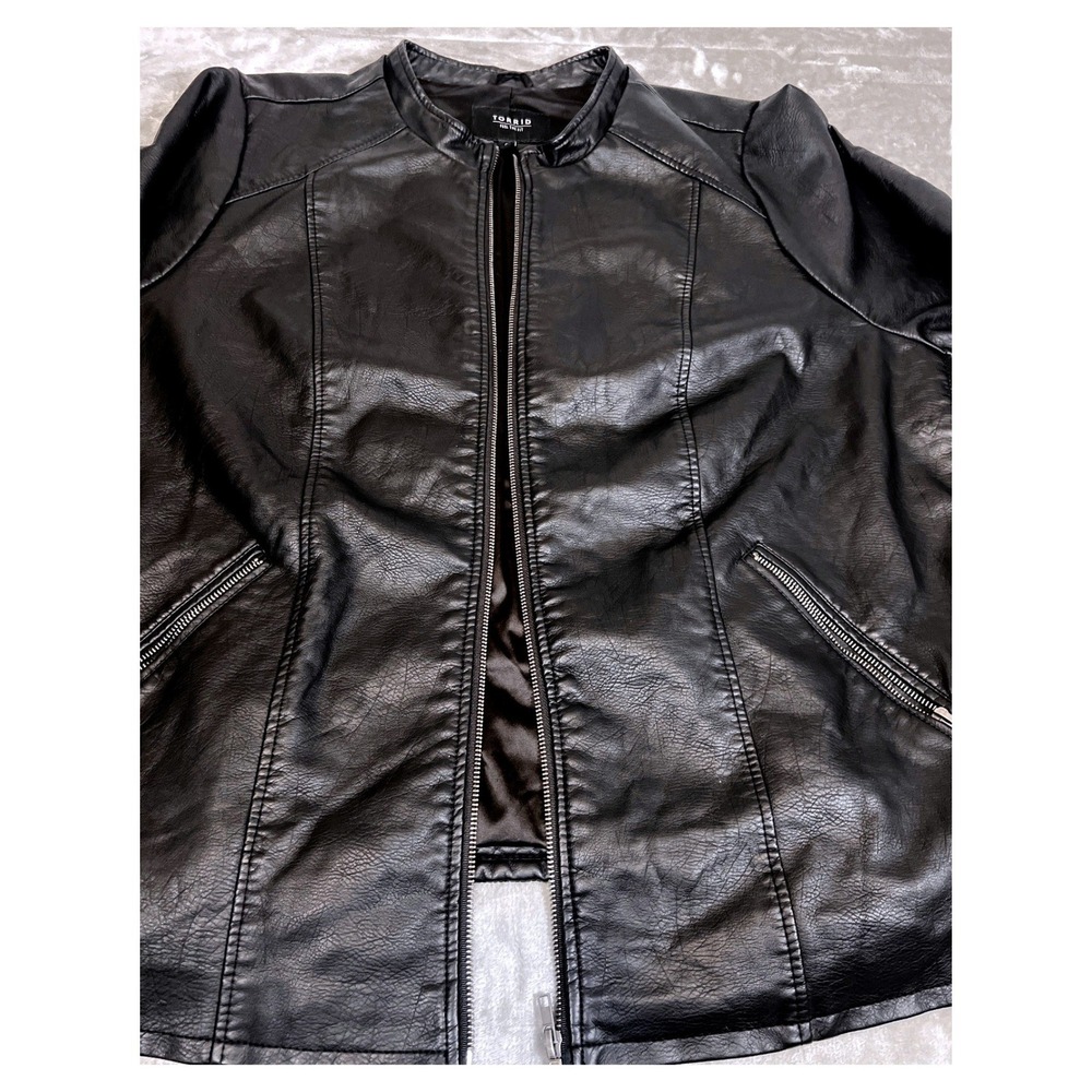 Torrid Black Faux Leather Moto Jacket Plus Size 6 Zip Pocket Minimalist Biker